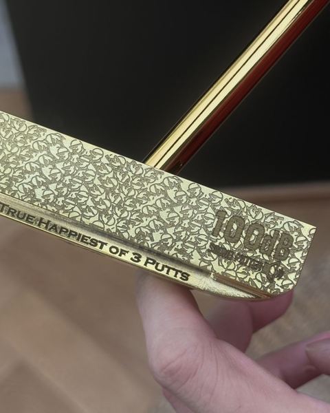 Gold head milled with a pattern of small faces